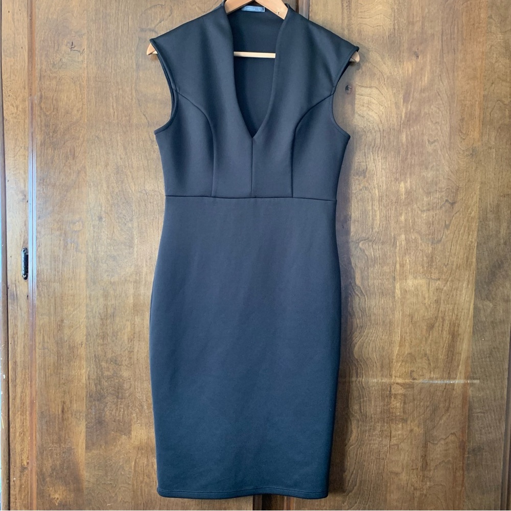 Black Sleeveless V-Neck Sheath Dress